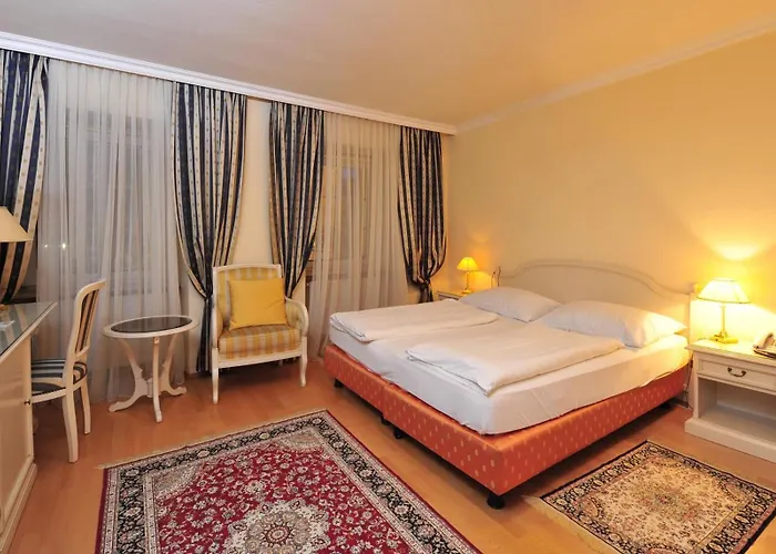 Отель Appartement-hotel Gh Zum Goldenen Schiff 3*